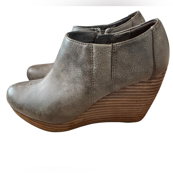 Dr. Scholl’s True Comfort Wedge Booties – Size 7 – like new condition- worn once - Picture 2 of 5